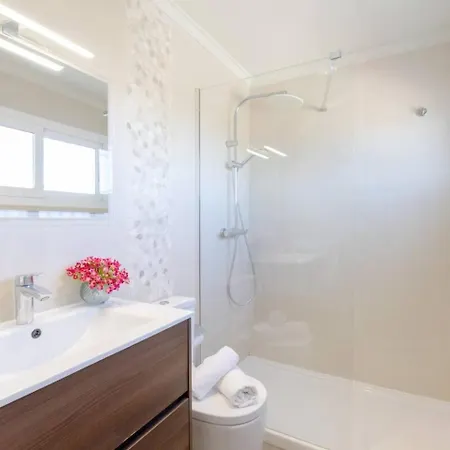 Fidalsa Luxurious Salinas And Sea Vila